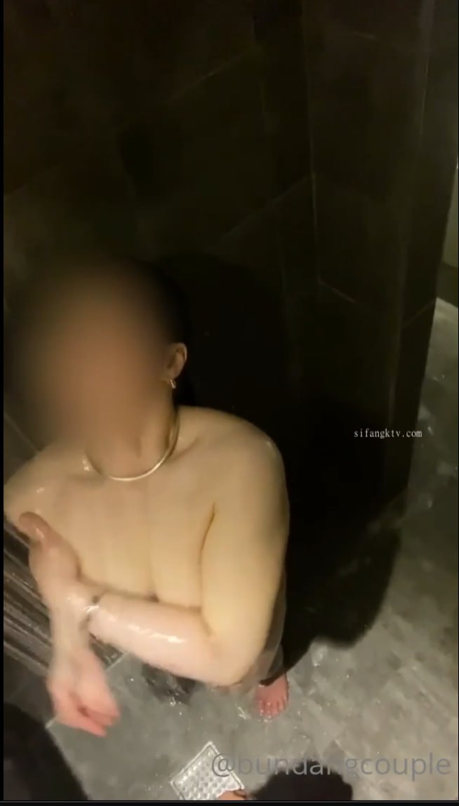 FC2PPV-3909759 【無修正】【巨乳】釣鐘型の希少種おっぱいを揺らし舐め尽くされる。
